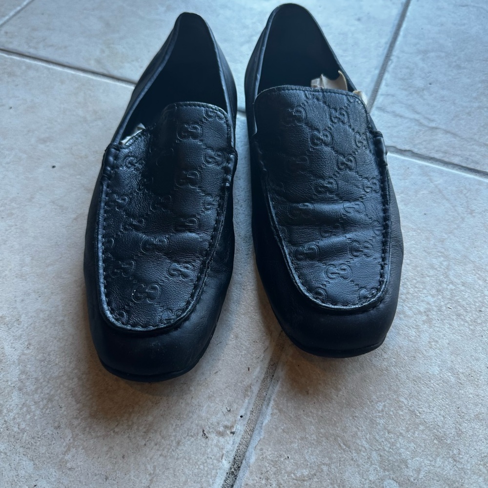 Gucci Black Loafers Slip-Ons with Soft Leather and Rounded Toe